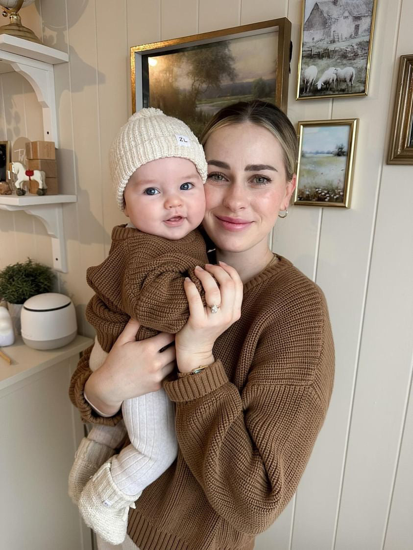 👉 Mum & Mini Cozy Pack – Final Knit Sale $89.99 AUD (was $189.99) WALNUT BROWN